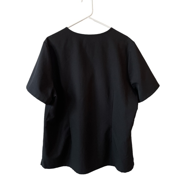 Figs Technical Collection Catarina One-Pocket Scrub Top in Black - Picture 3 of 9